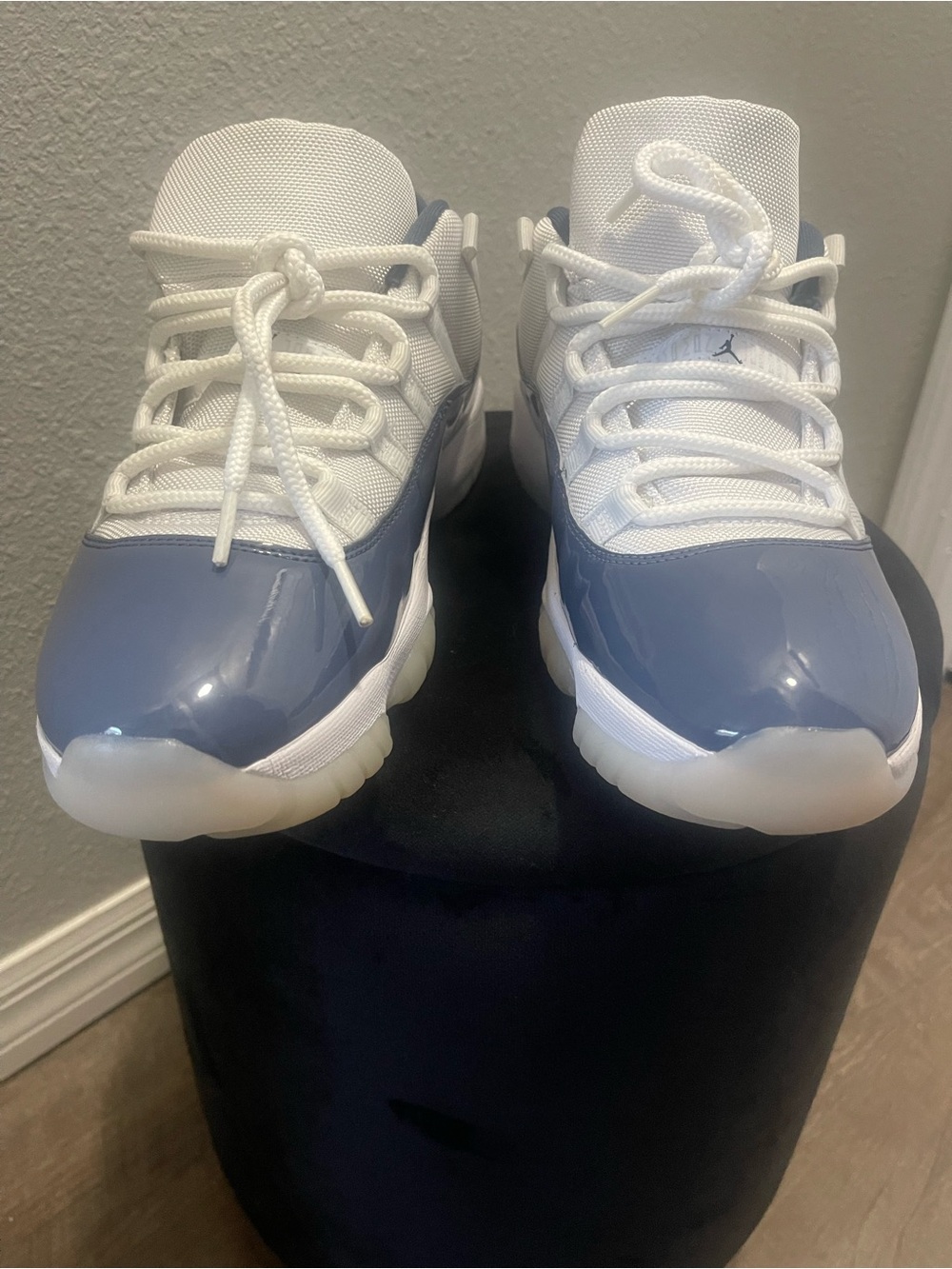 Air Jordan 11 Retro Low
WHITE/MIDNIGHT NAVY BLANC/MARINE - Picture 3 of 7